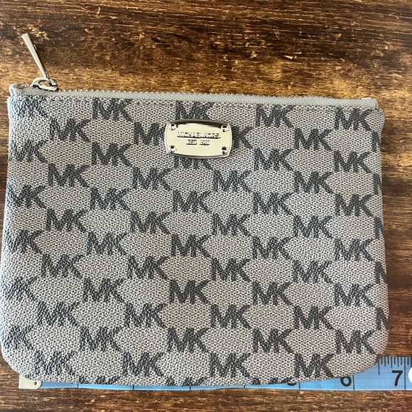 Michael Kors belt bag (belt not included) - Picture 3 of 5